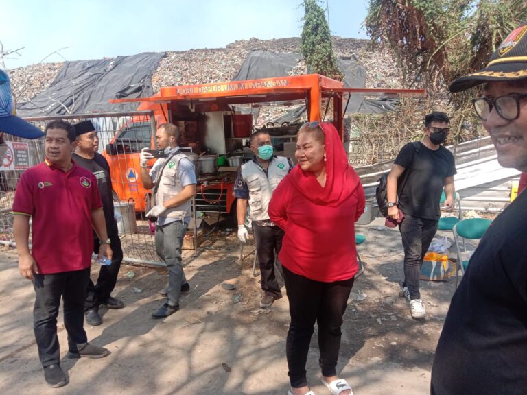 Akibat Kebakaran di TPA Jatibarang Semalam, Asap Mengganggu Aktifitas Warga Sekitar
