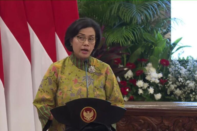 Sri Mulyani Sebut Masyarakat Harus Ikut Mengawasi Bansos