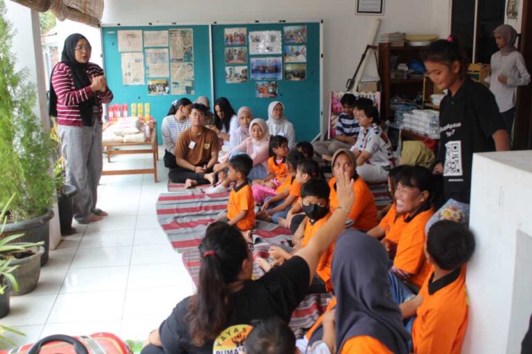 Aksi Sosial GIRAS COMMUNITY, Memberikan Edukasi Pendampingan Kepada Anak-Anak Yayasan Rumah Aira
