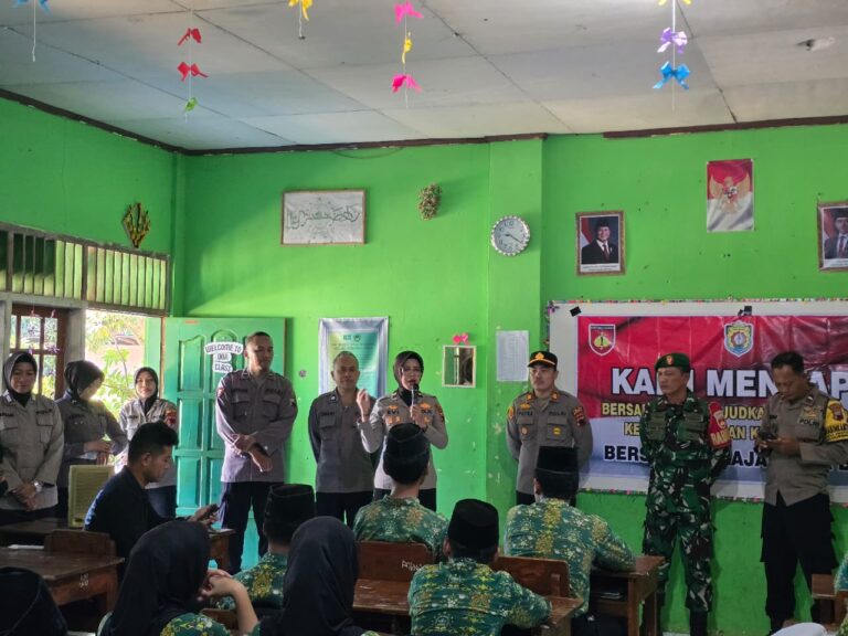 Polwan Polres Kendal Hadir di Tengah Pelajar, Ajak Bijak Bermedia Sosial dan Jauhi Provokasi