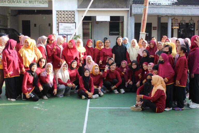 Lely Purwandari Anggota DPRD Kota Semarang : “Lansia Delima RW XIII Bukit Kencana Jaya Bisa Menjadi Contoh Bagi Lansia Wilayah lain”