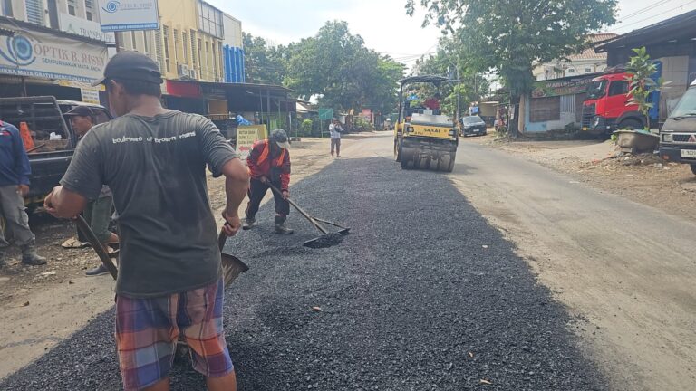 PT Praba Mas Hill Gercep Tuntaskan Jalan Rusak Kalipancur, Kini Masuki Tahap Pengaspalan