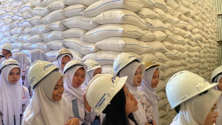 Bulog Dorong Literasi Pangan, Siswa SMA N 2 Playen Eduwisata ke Gudang Logandeng