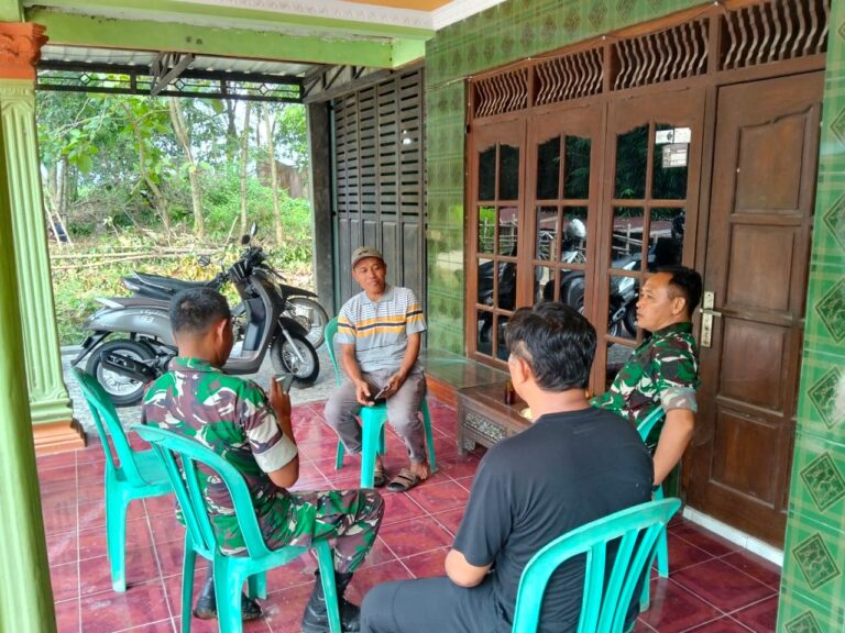 Ngopi Bareng di Beranda Desa: Danramil 02/Karang Rawat Kemanunggalan TNI dan Rakyat Lokasi TMMD Reguler Ke-128 Kodim Sragen